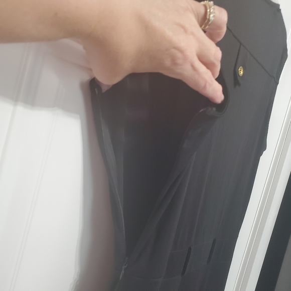 Black Sleeveless V-Neck Jumpsuit - Picture 8 of 16